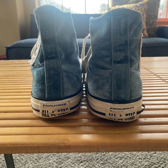 Velvet Converse - Picture 5 of 8